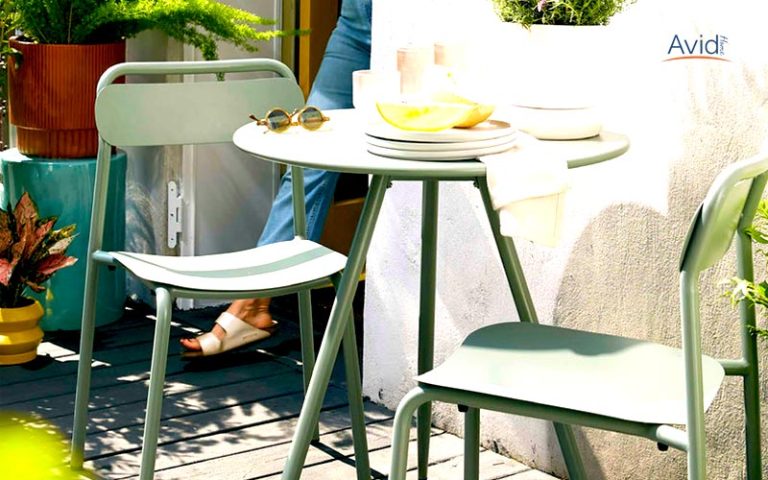 مقایسه انواع صندلی باغی: کدام یک برای شما مناسب‌تر است؟